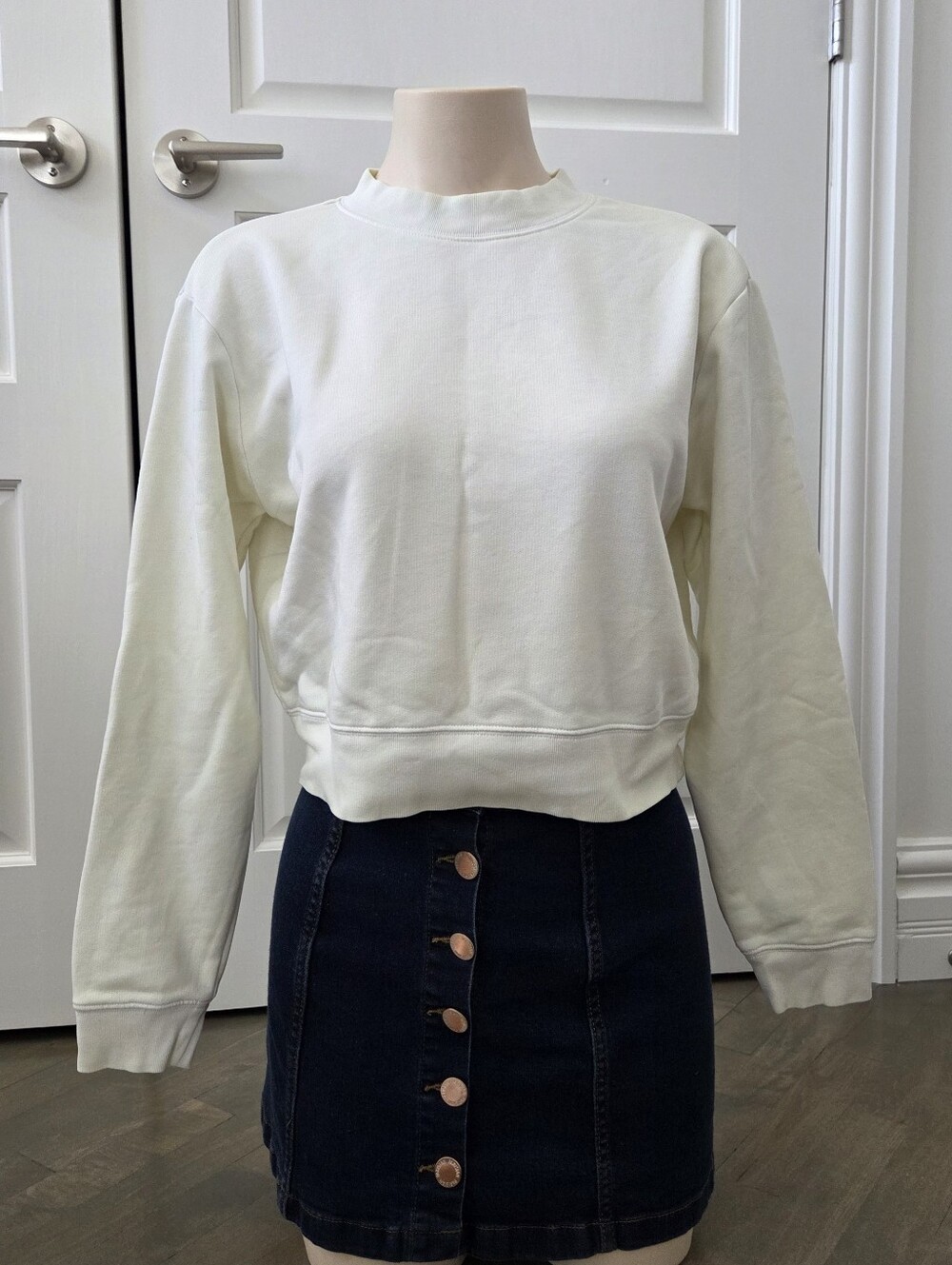 🌟Aritzia TNA Cropped sweatshirt